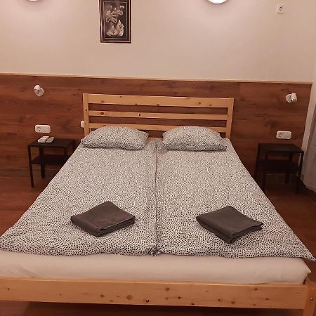 Apartman Vorosmarty Appartamento Budapest Esterno foto