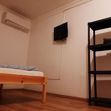 Apartman Vorosmarty Appartamento Budapest Esterno foto