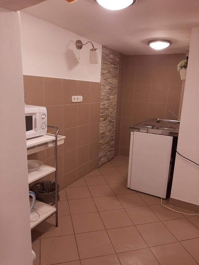 Apartman Vorosmarty Appartamento Budapest Esterno foto