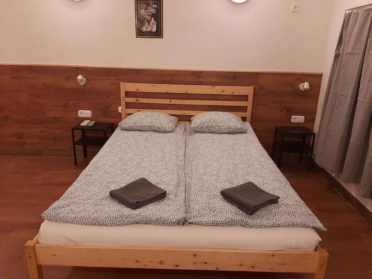 Apartman Vorosmarty Appartamento Budapest Esterno foto