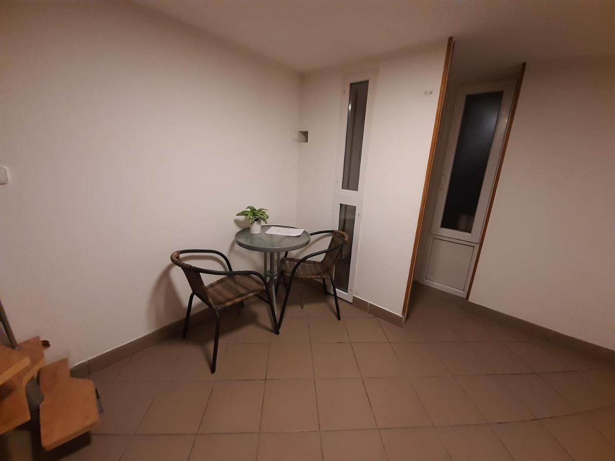 Apartman Vorosmarty Appartamento Budapest Esterno foto