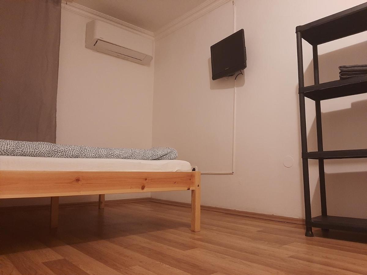 Apartman Vorosmarty Appartamento Budapest Esterno foto