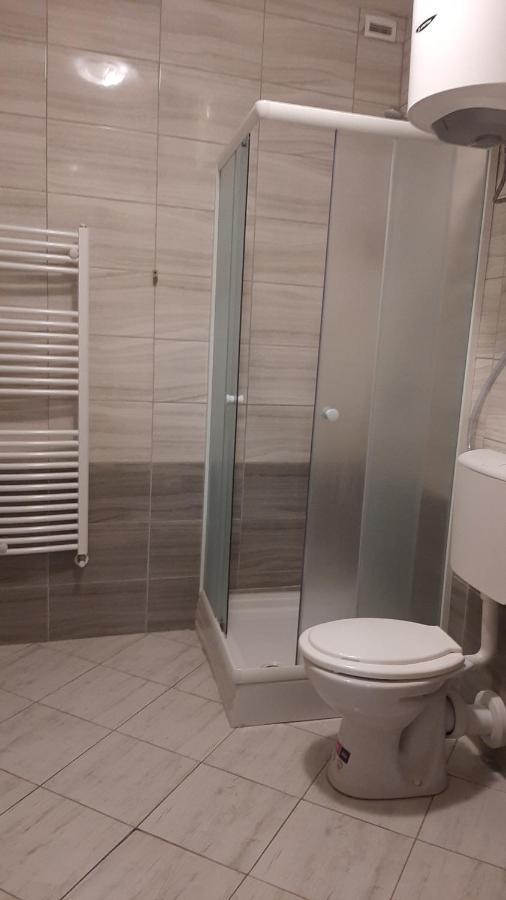 Apartman Vorosmarty Appartamento Budapest Esterno foto