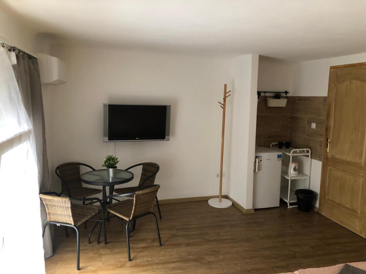 Apartman Vorosmarty Appartamento Budapest Esterno foto