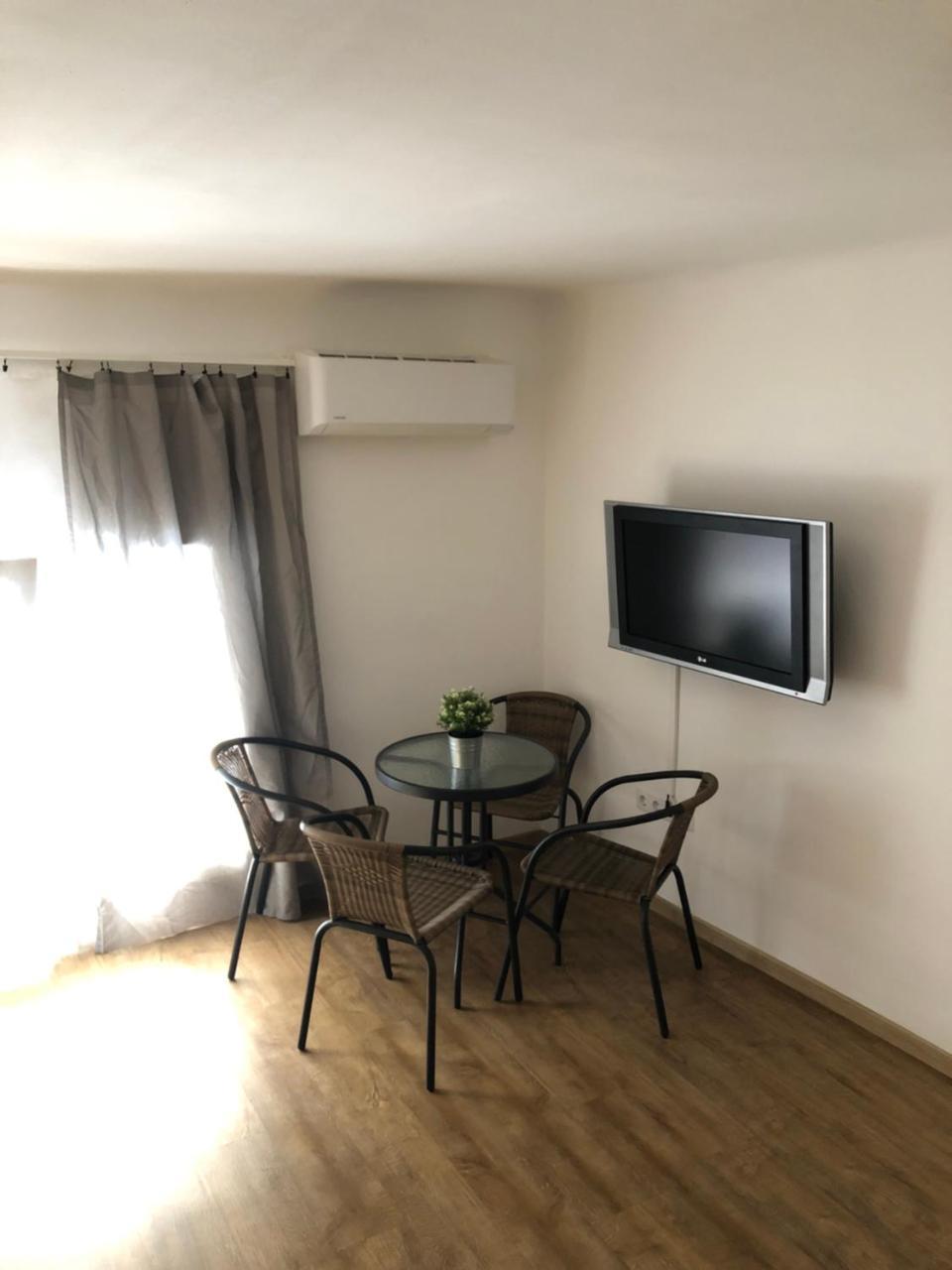 Apartman Vorosmarty Appartamento Budapest Esterno foto