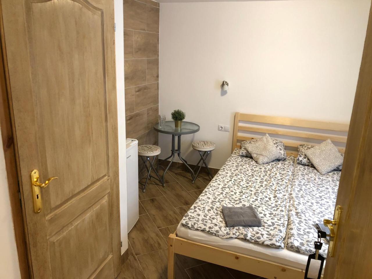 Apartman Vorosmarty Appartamento Budapest Esterno foto